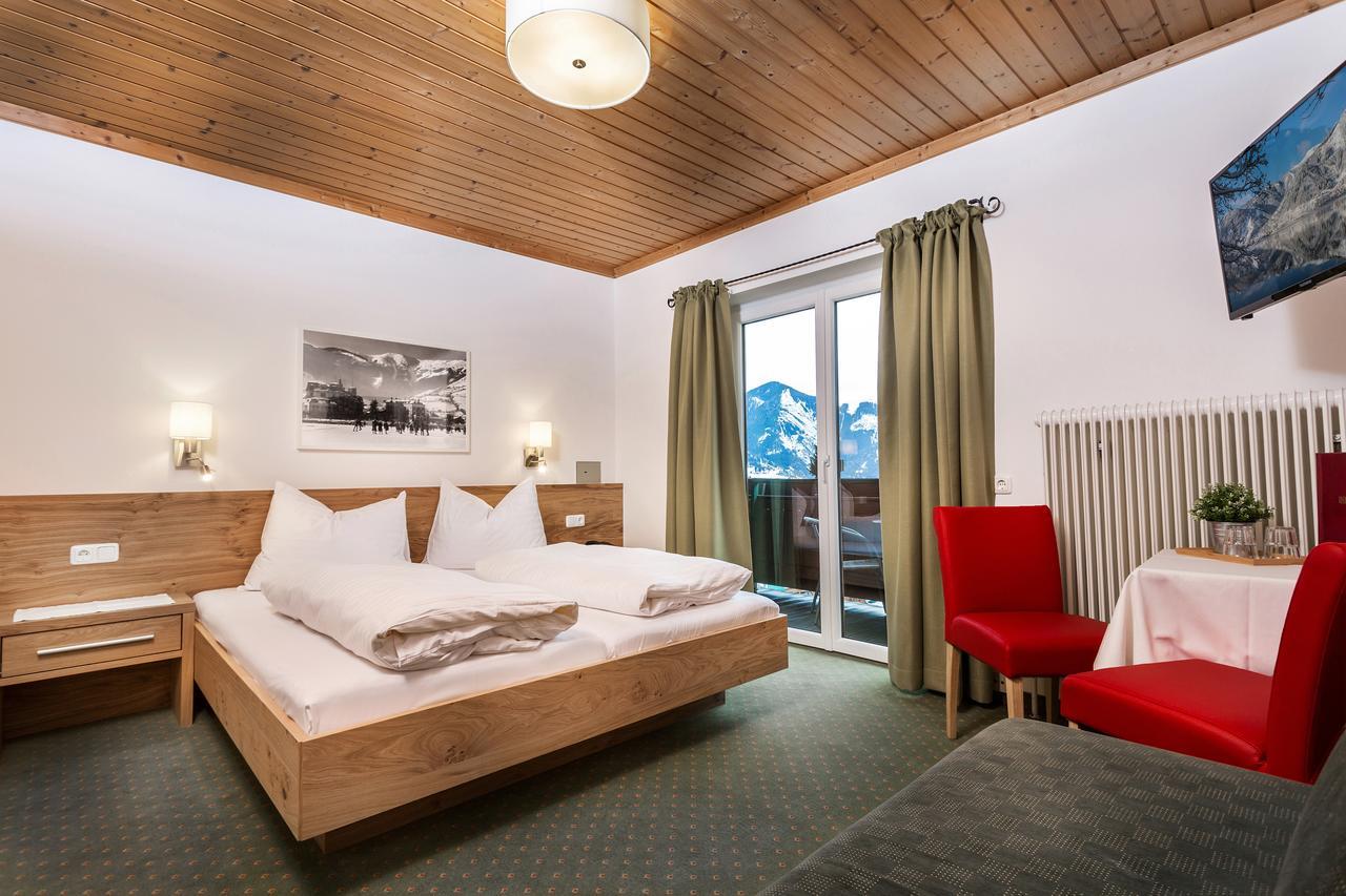 Doppelzimmer mit Balkon und Talblick
