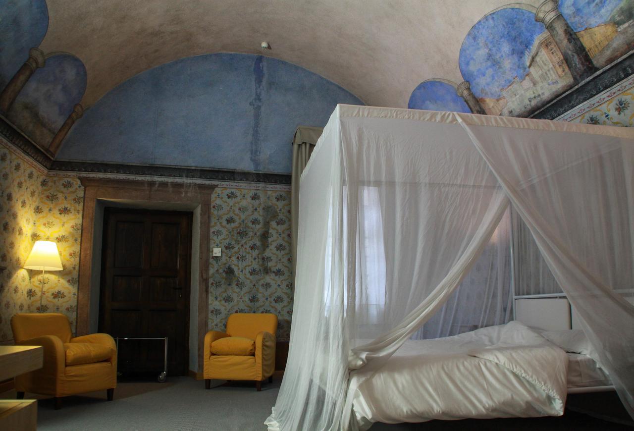 Suite,551413788:JPEG