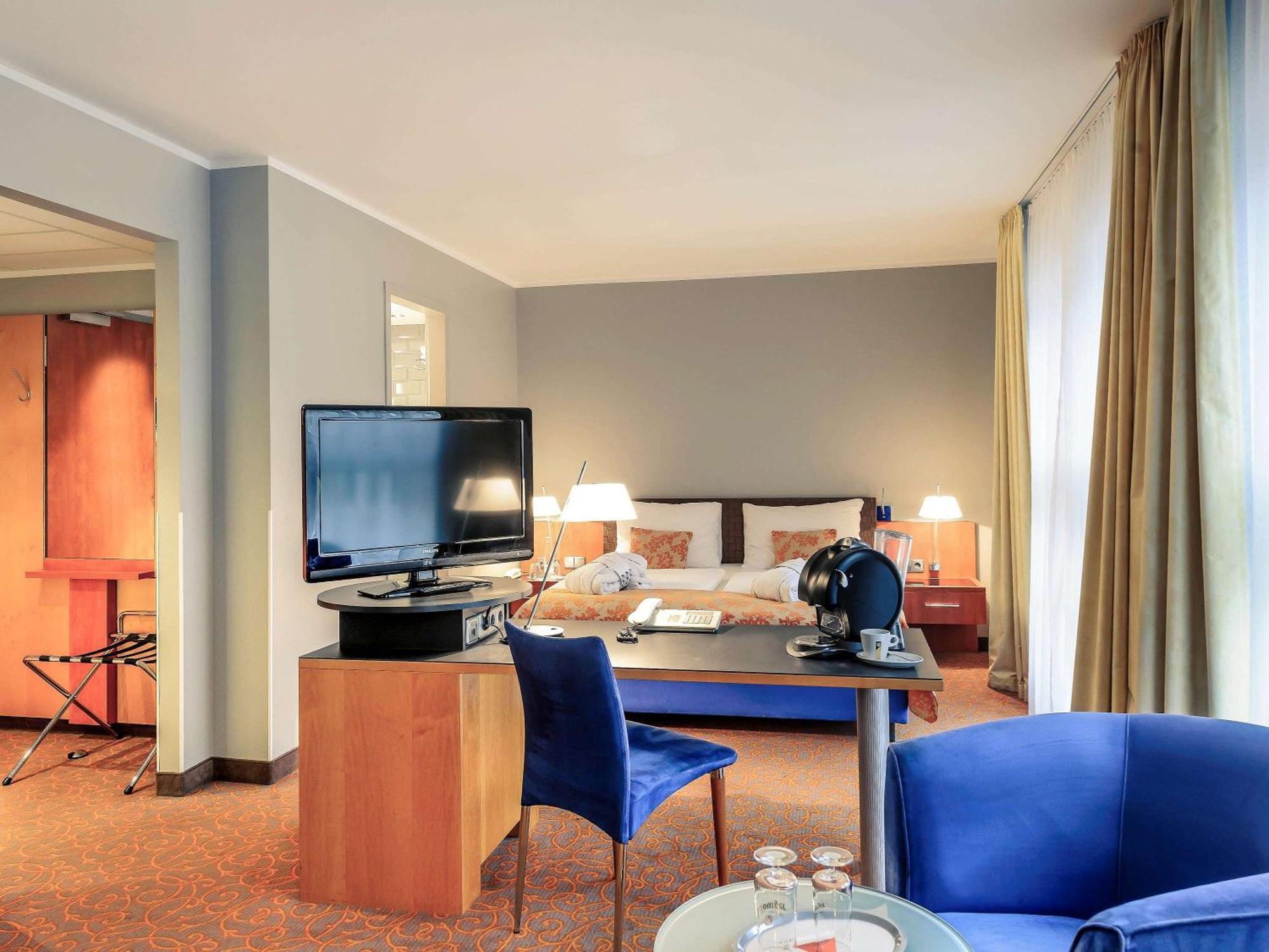 Large Double Room,566120316:JPEG