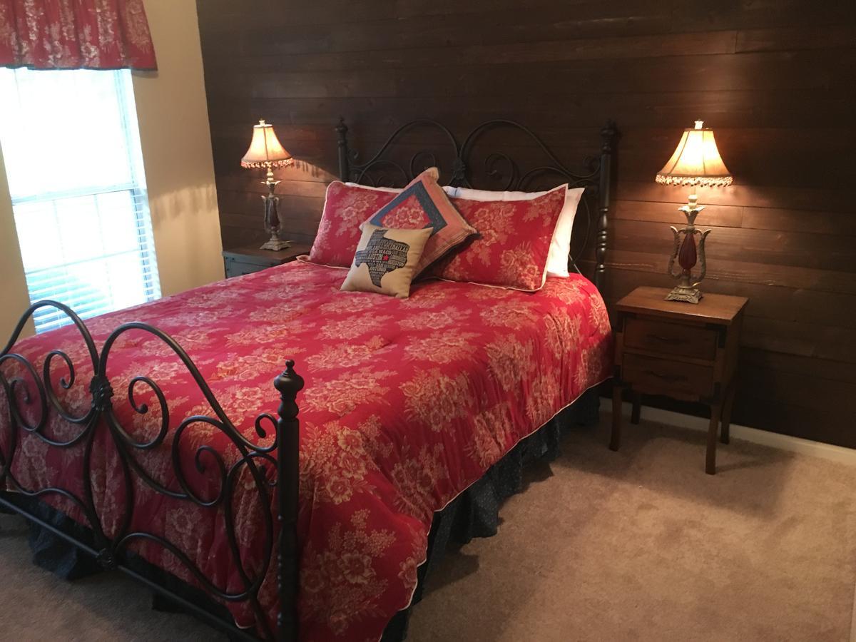 Standard Queen Room