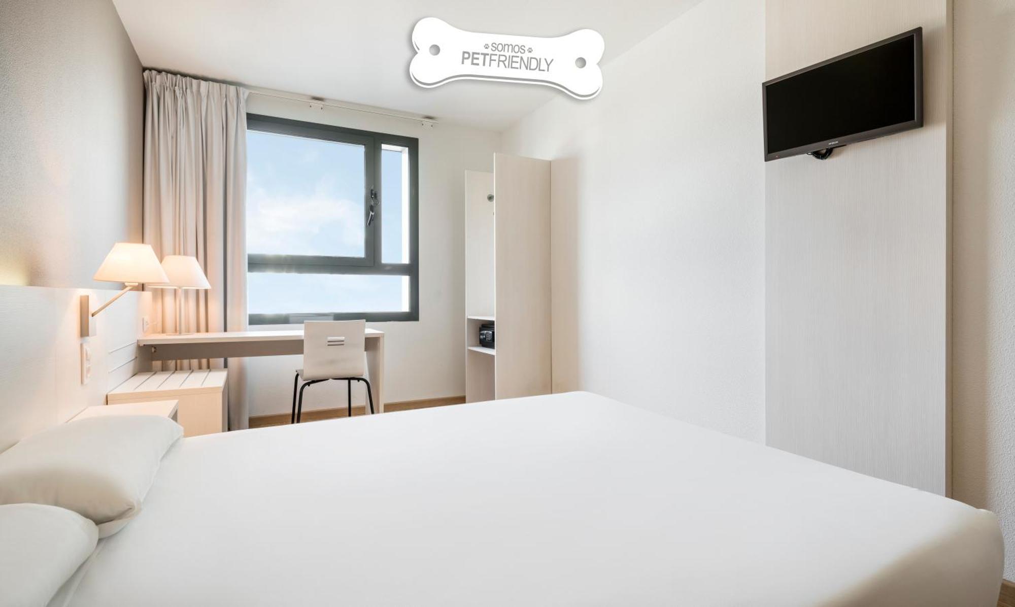 Standard Double or Twin Room,568837929:JPEG