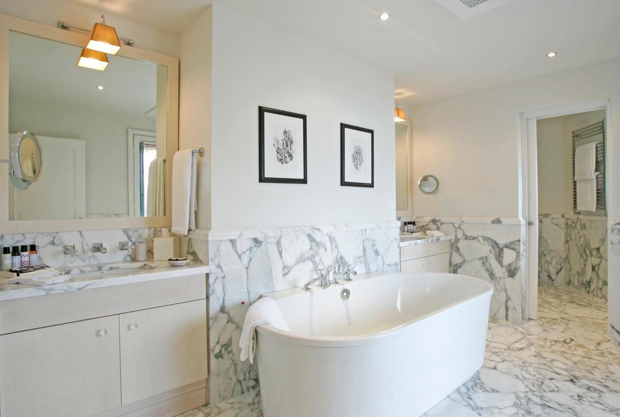 Suite,1216317559:JPEG