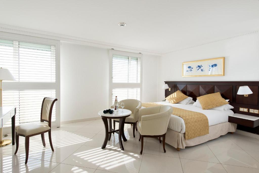 Deluxe Room with Sea View,300687648:JPEG