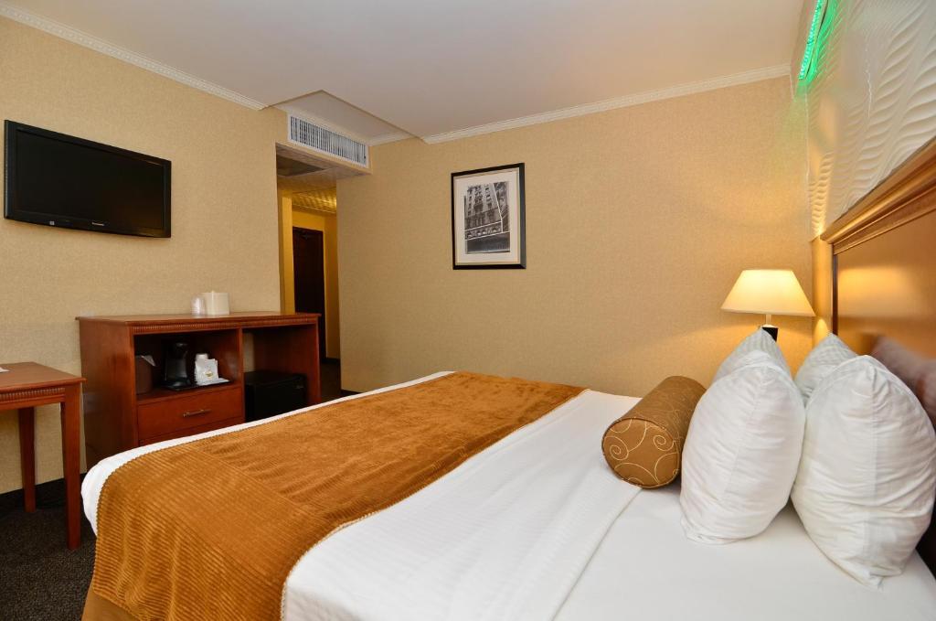 Standard Queen Room - Free Breakfast