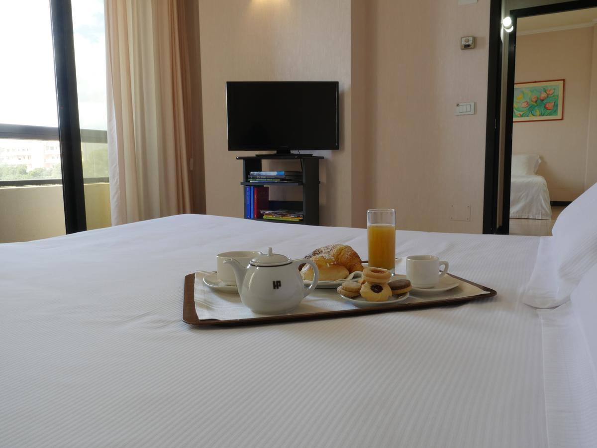 Family Suite (2 Adults + 1 Child)