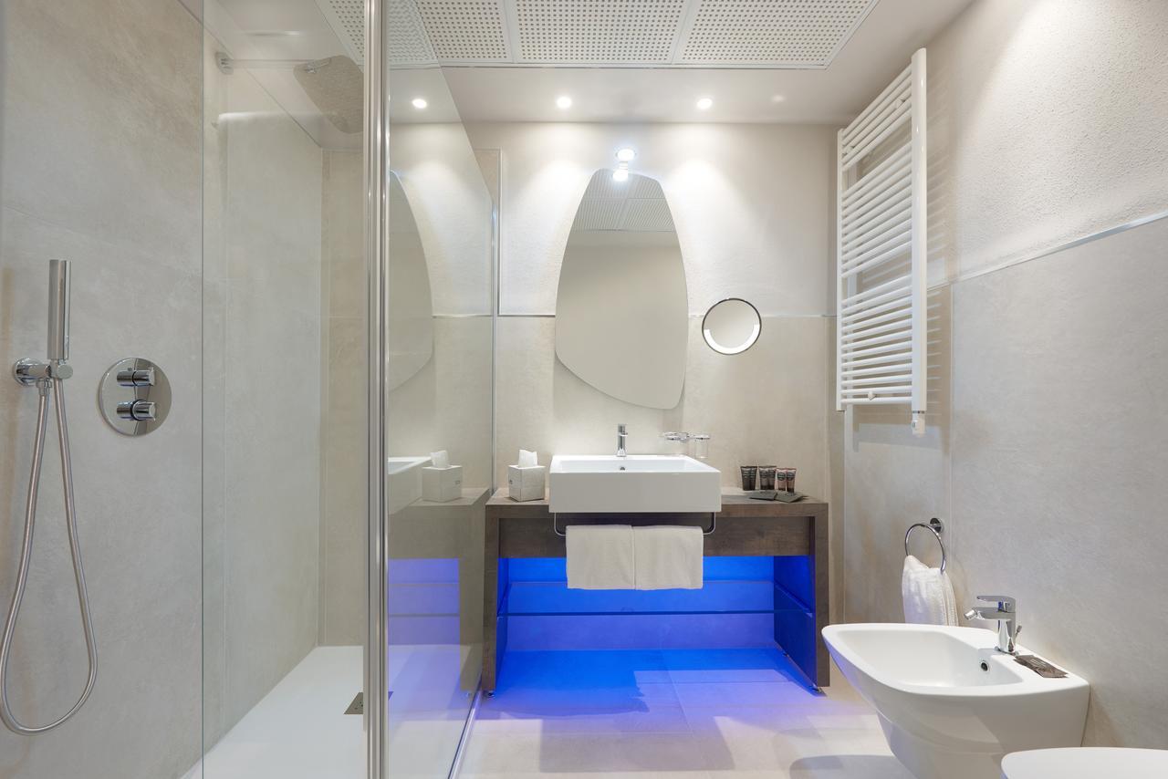 Double Room with Lake View,724705777:JPEG