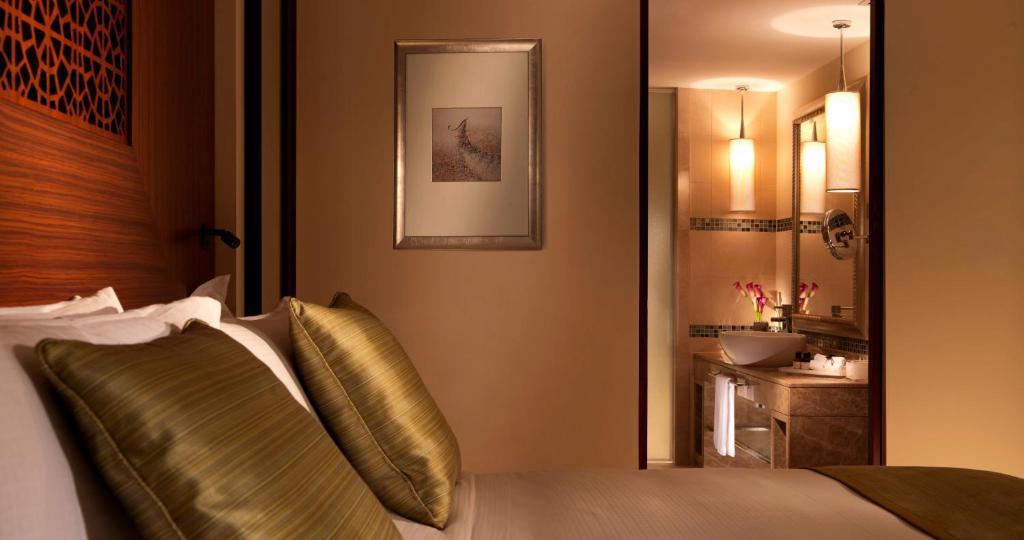 Fairmont Serenity Room, Spa Thermal Area Access, King Bed With Balcony