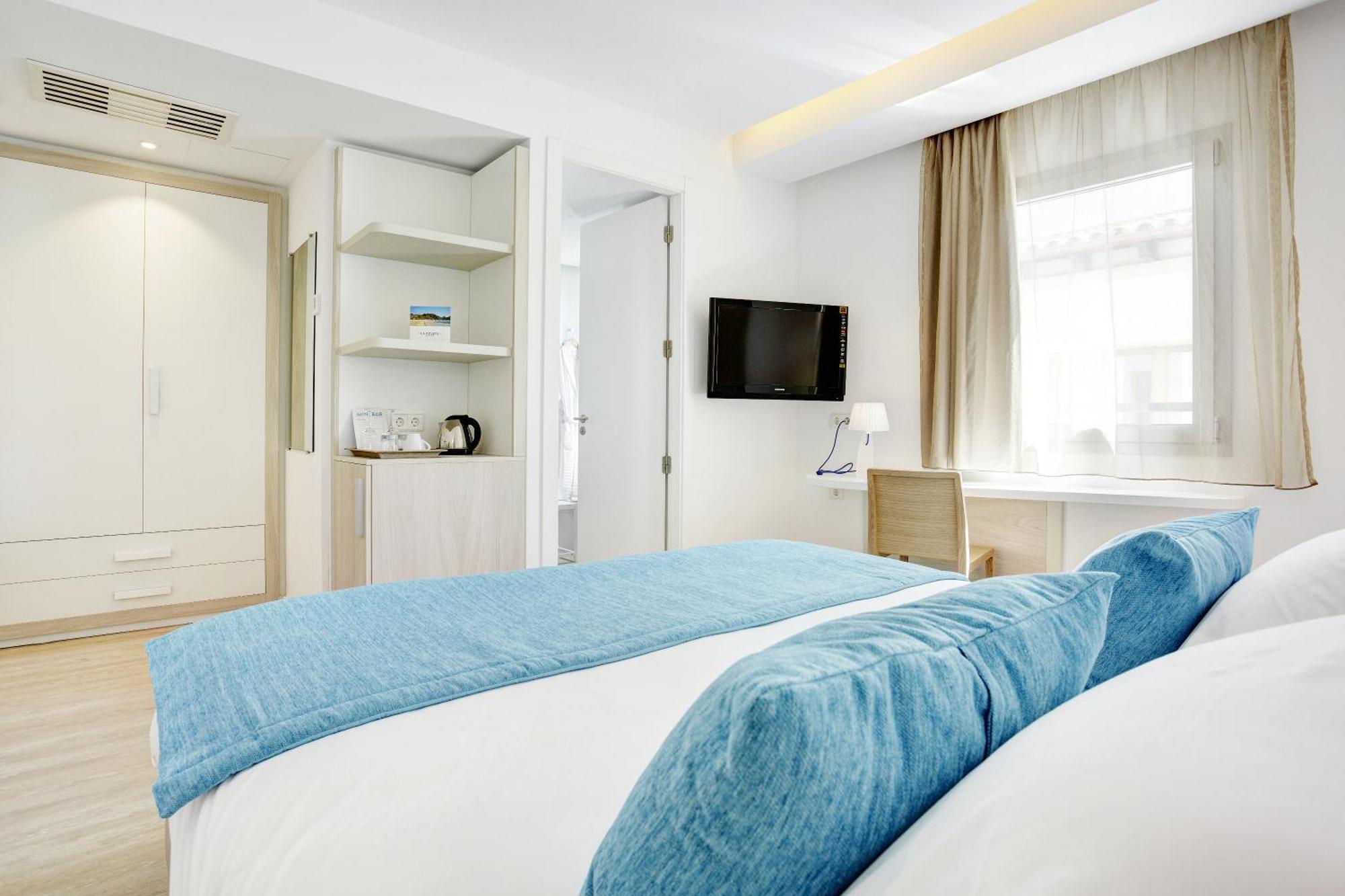 Standard Room Partial Sea View