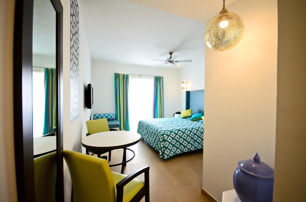 Quarto com Cama de Casal ou 2 de Solteiro e Varanda