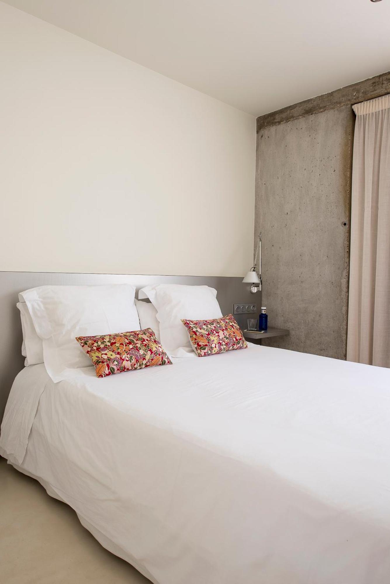 Standard Double Room,415604751:JPEG