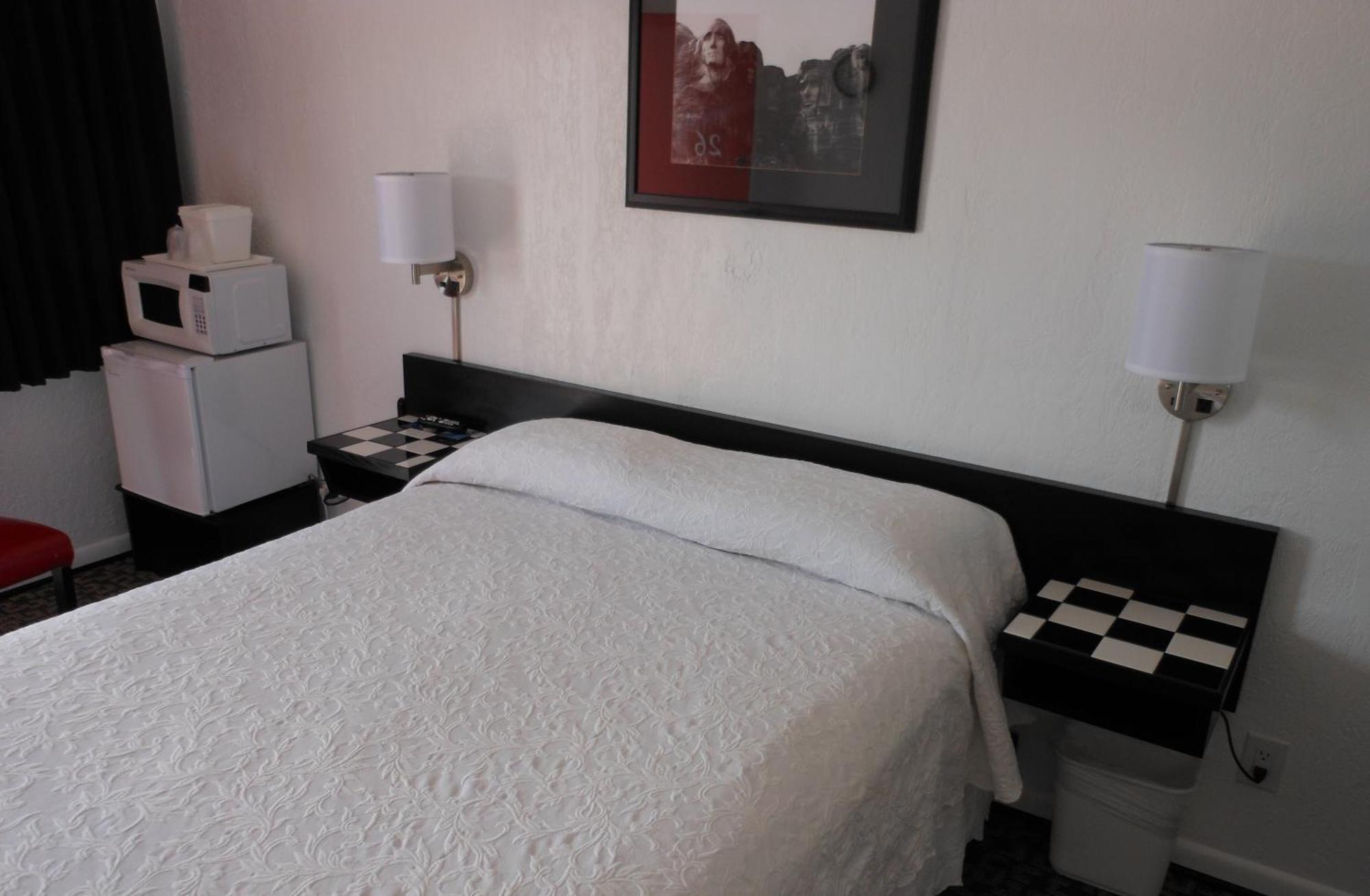 Standard Queen Room