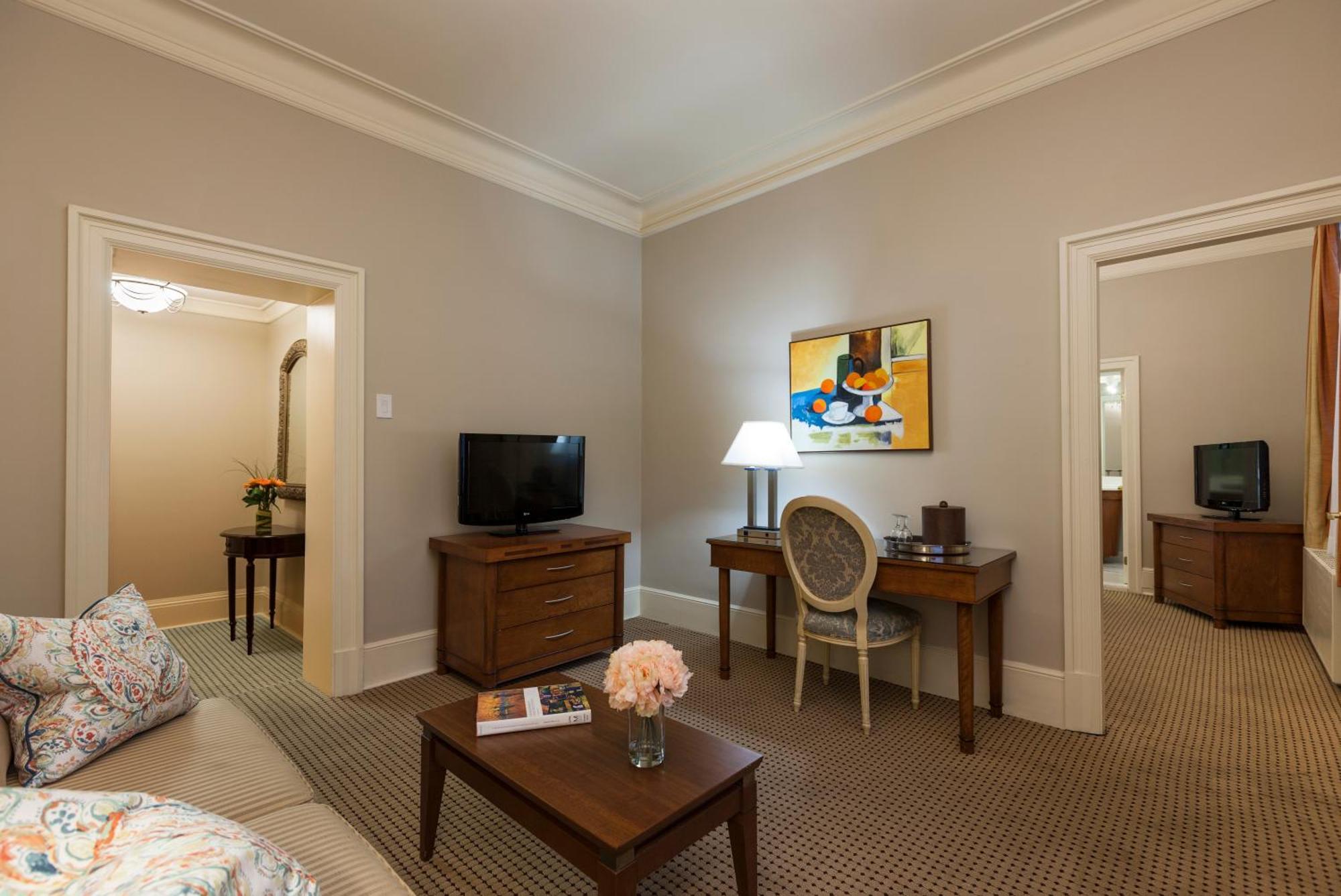 Suite,1277512831:JPEG