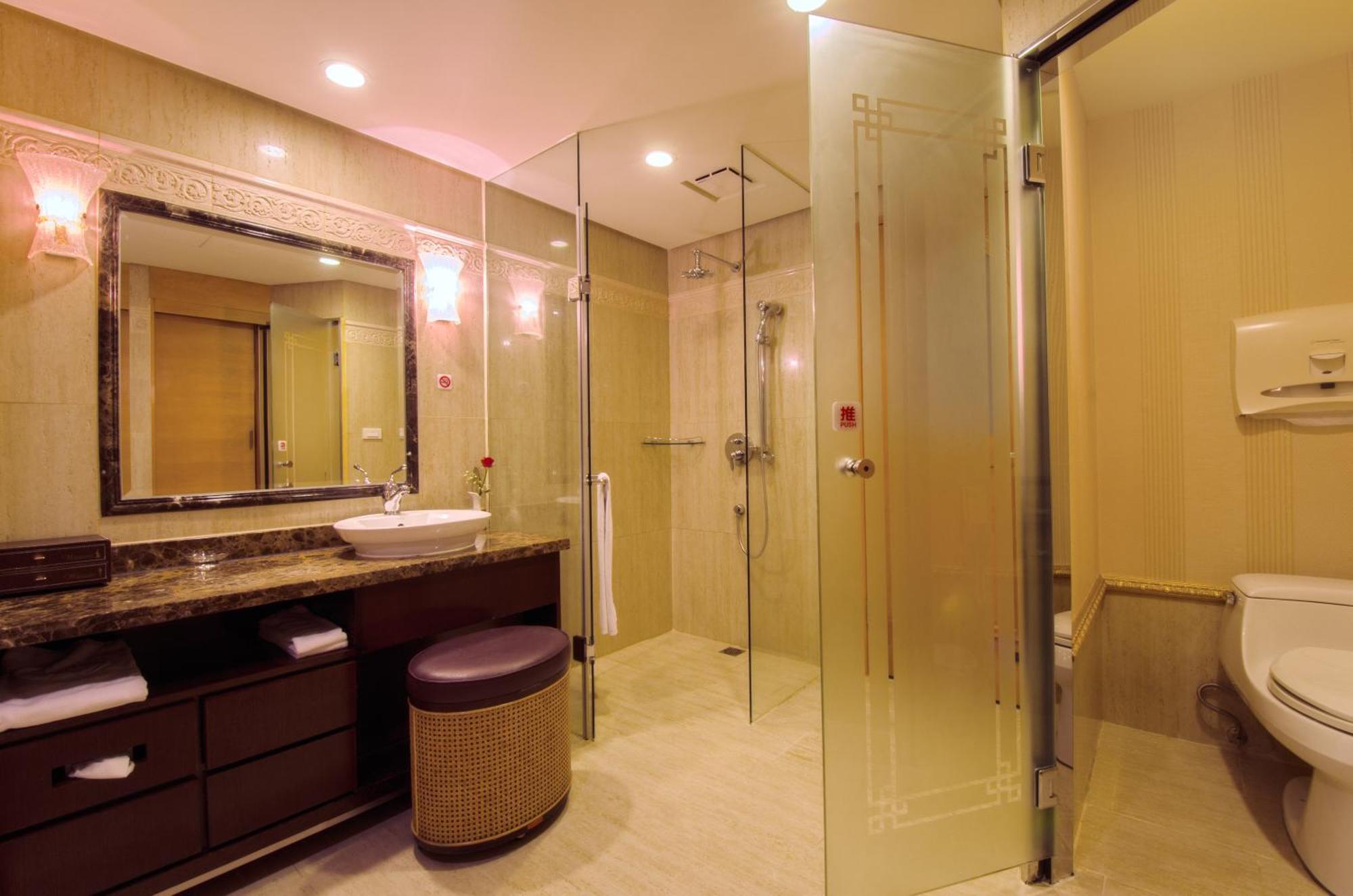 Honeymoon Suite