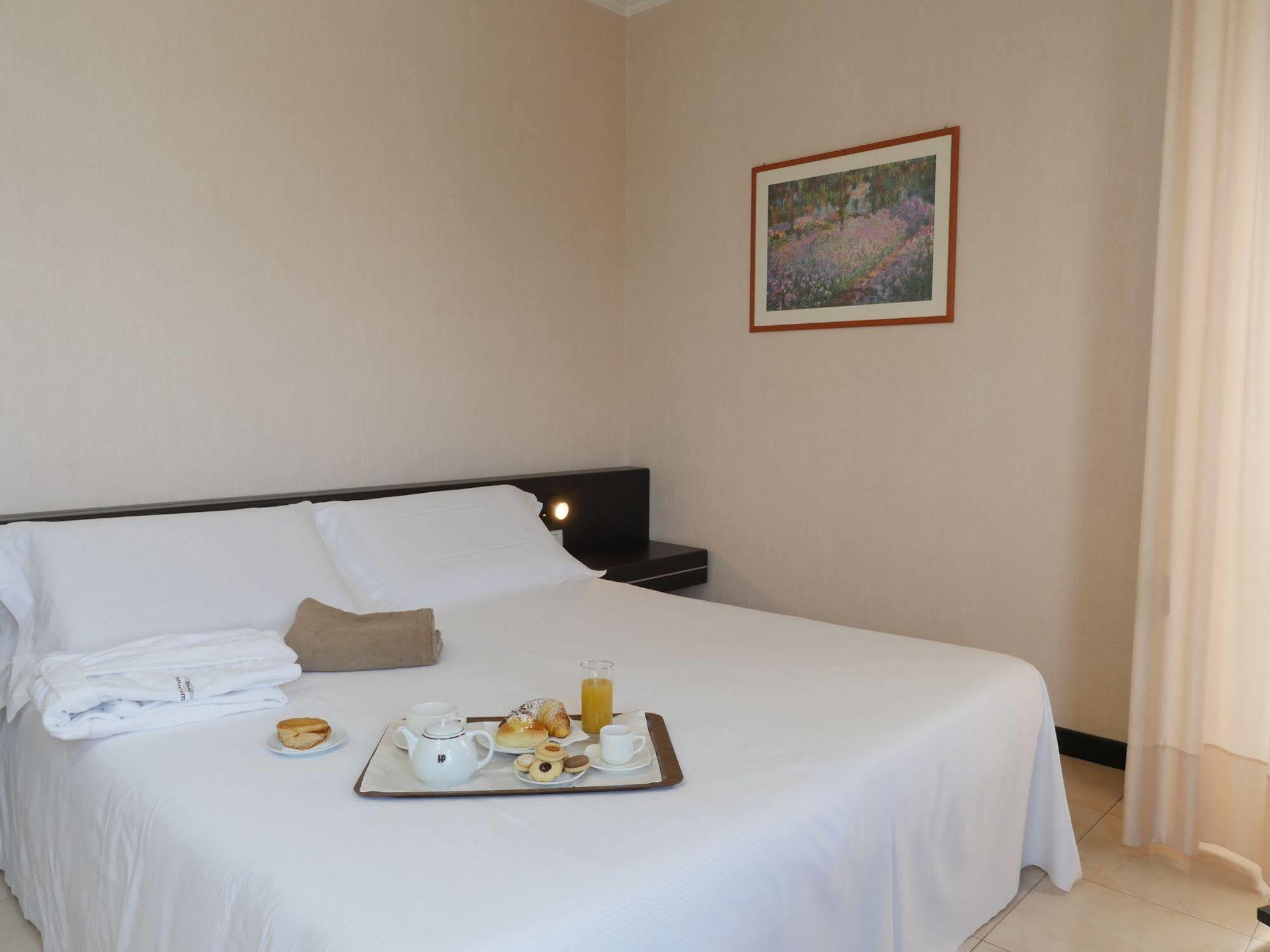 Double Room (1 Adult)