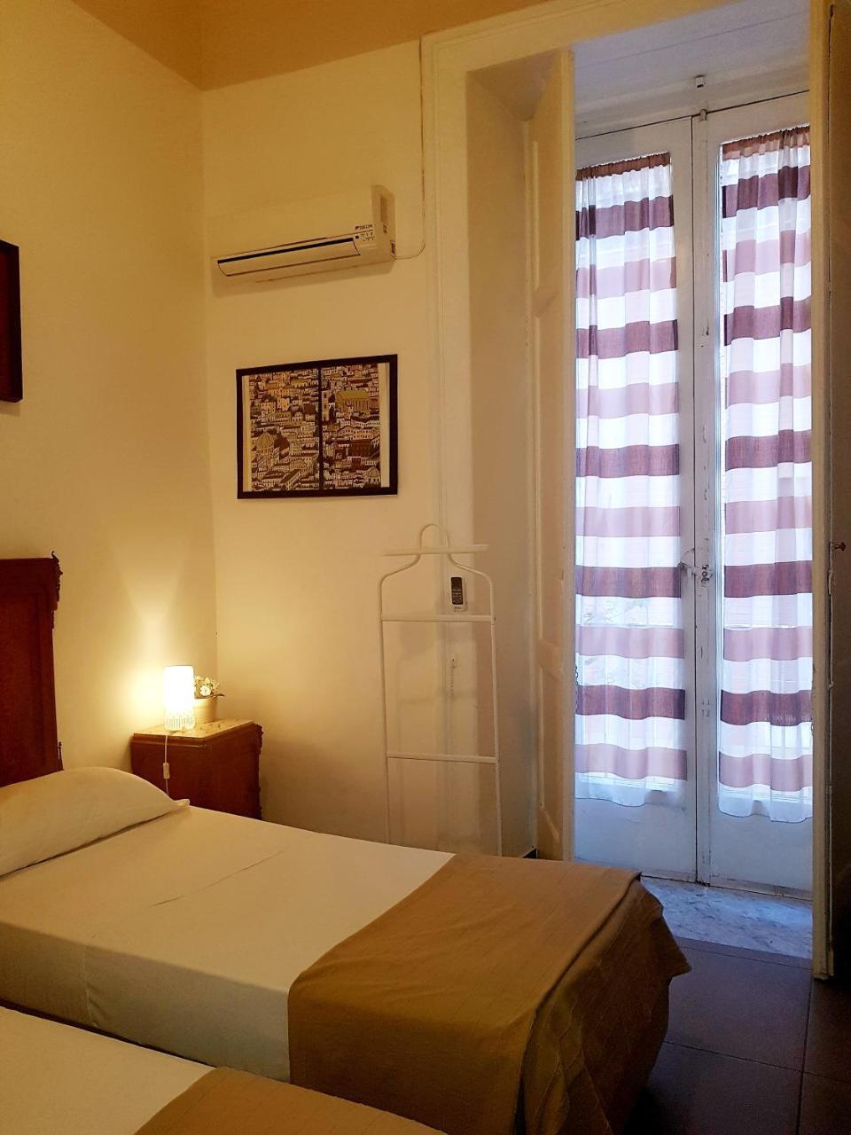 Twin Room with External Private Bathroom,695335842:JPEG