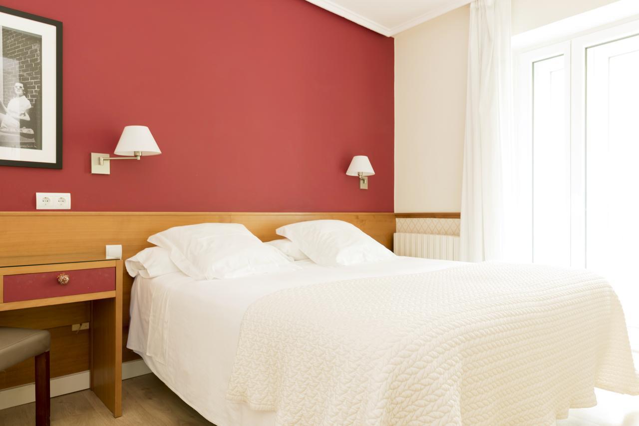 Double or Twin Room,695379624:JPEG