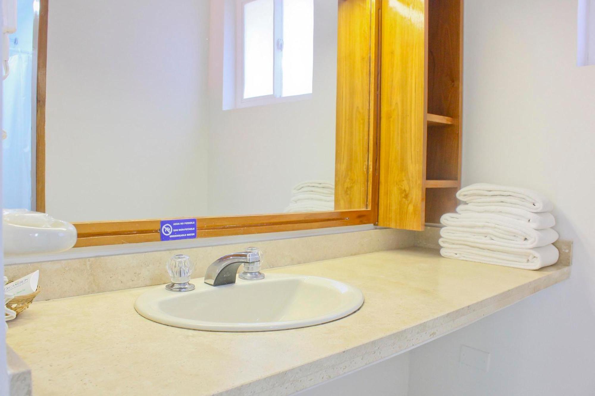 Double or Twin Room,704422111:JPEG