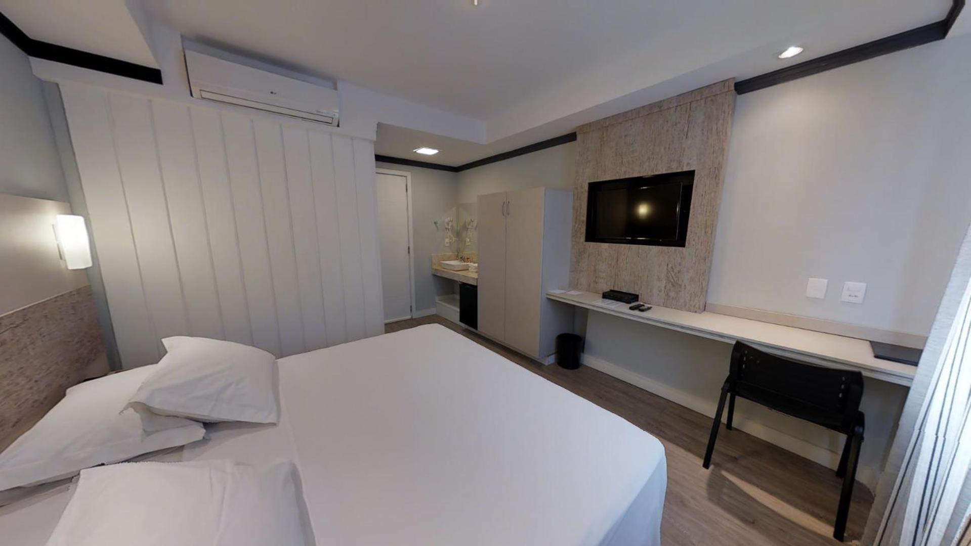 Quarto com Cama de Casal ou 2 de Solteiro