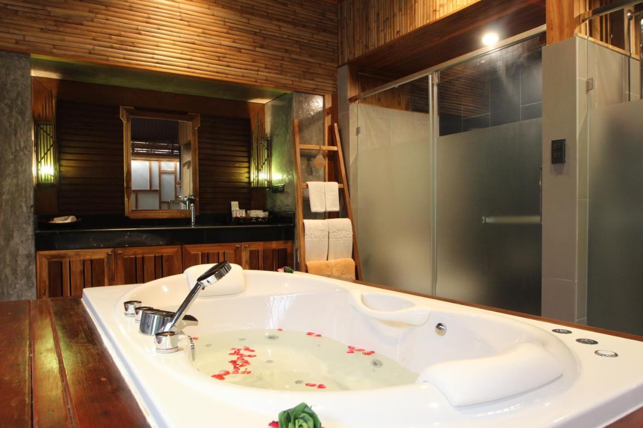 Honeymoon Suite,1629895712:JPEG
