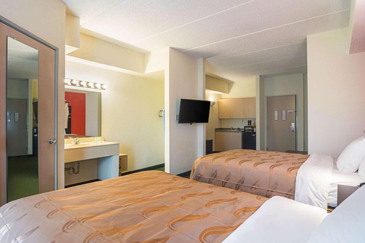 Suite with Two Double Beds - Non-Smoking,1282334755:JPEG