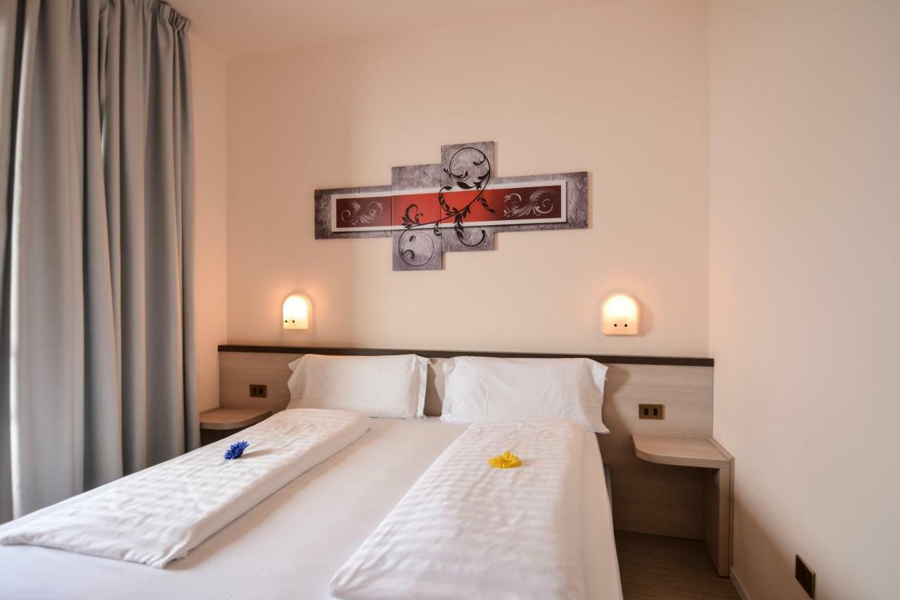 Standard Apartment with Lake View,785827200:JPEG