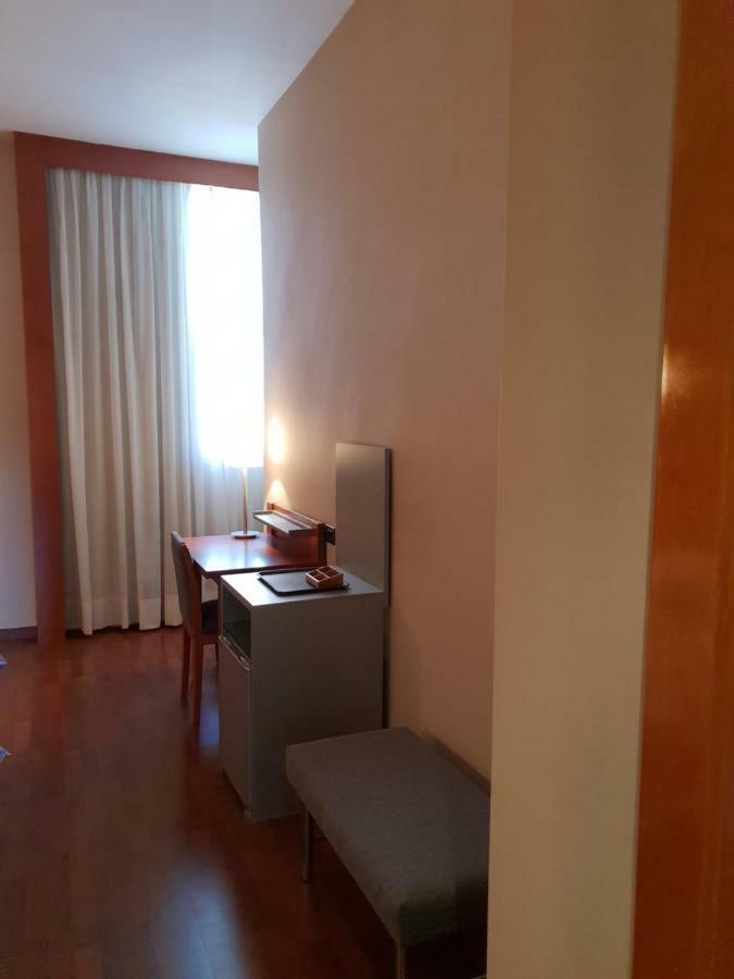 Deluxe Double Room Shower