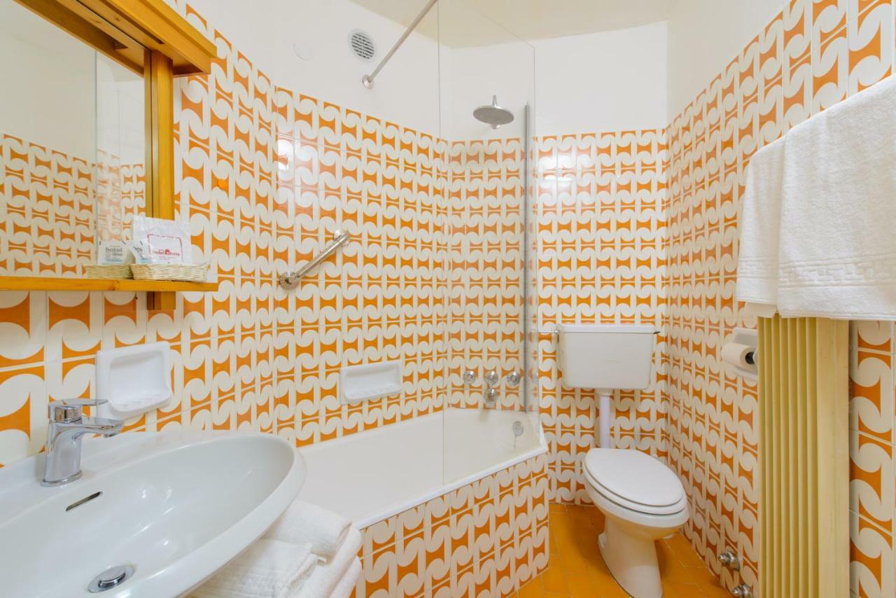 Small Double Room,815498180:JPEG