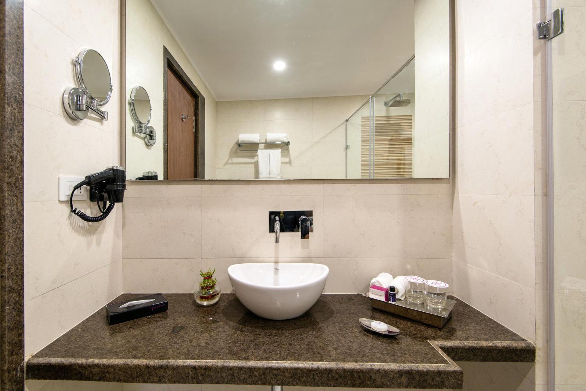 Deluxe Twin Room - Enjoy Happy Hour 1+1 mocktail 11am-7pm,1038395428:JPEG