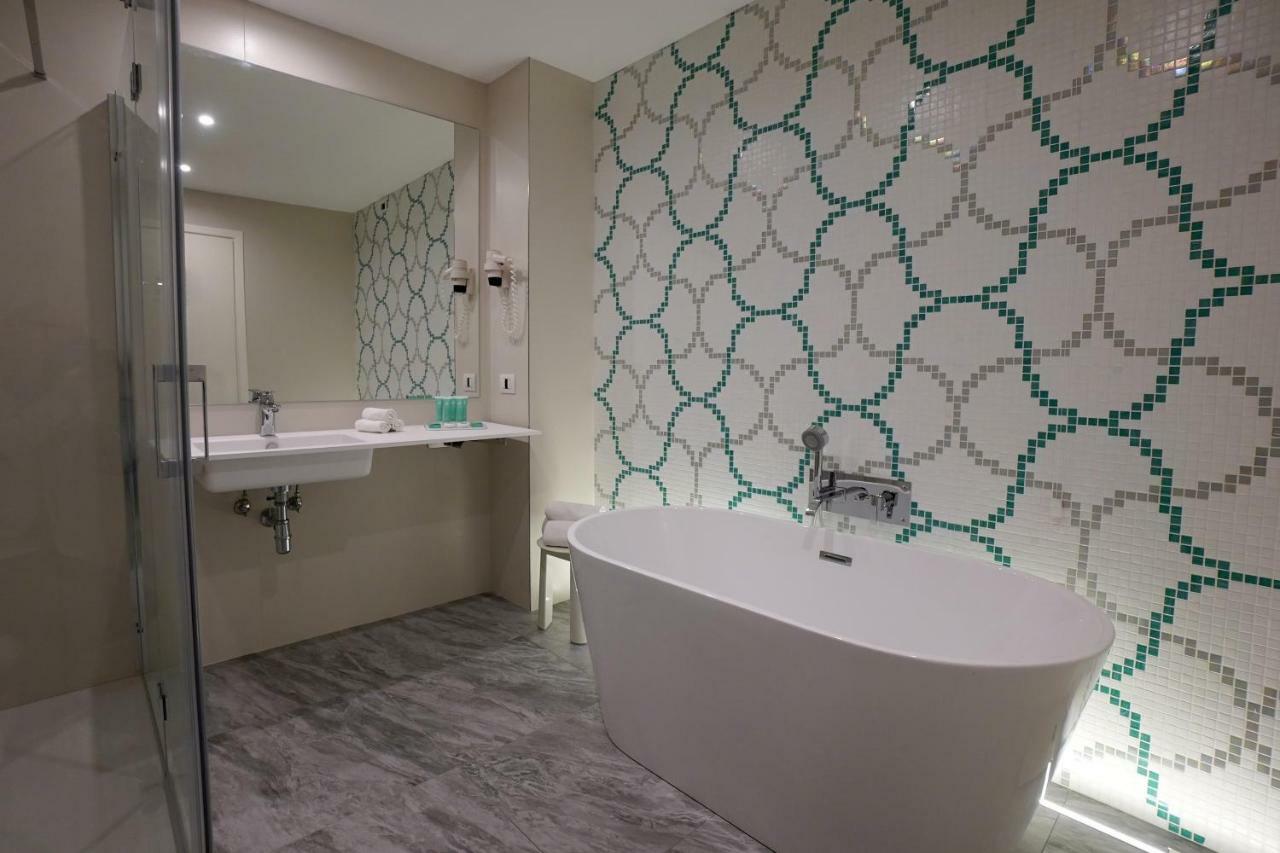 Deluxe Double Room with Sea View,1119026868:JPEG