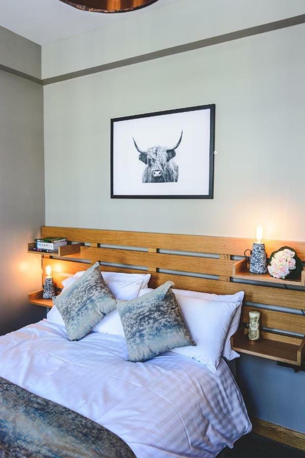 One-Bedroom Apartment,811976379:JPEG