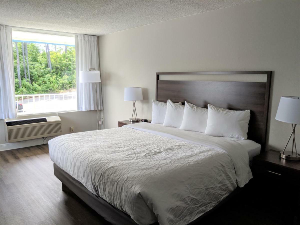 Deluxe King Room Lake View,812202510:JPEG