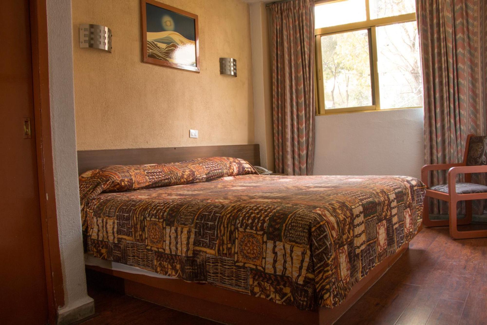 Standard Queen Room