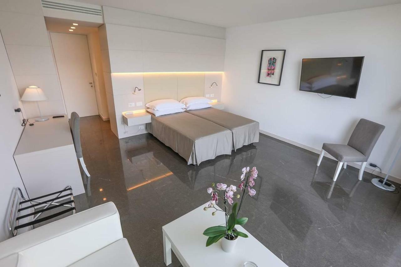 Junior Suite Superior Balcony or Terrace Lake View