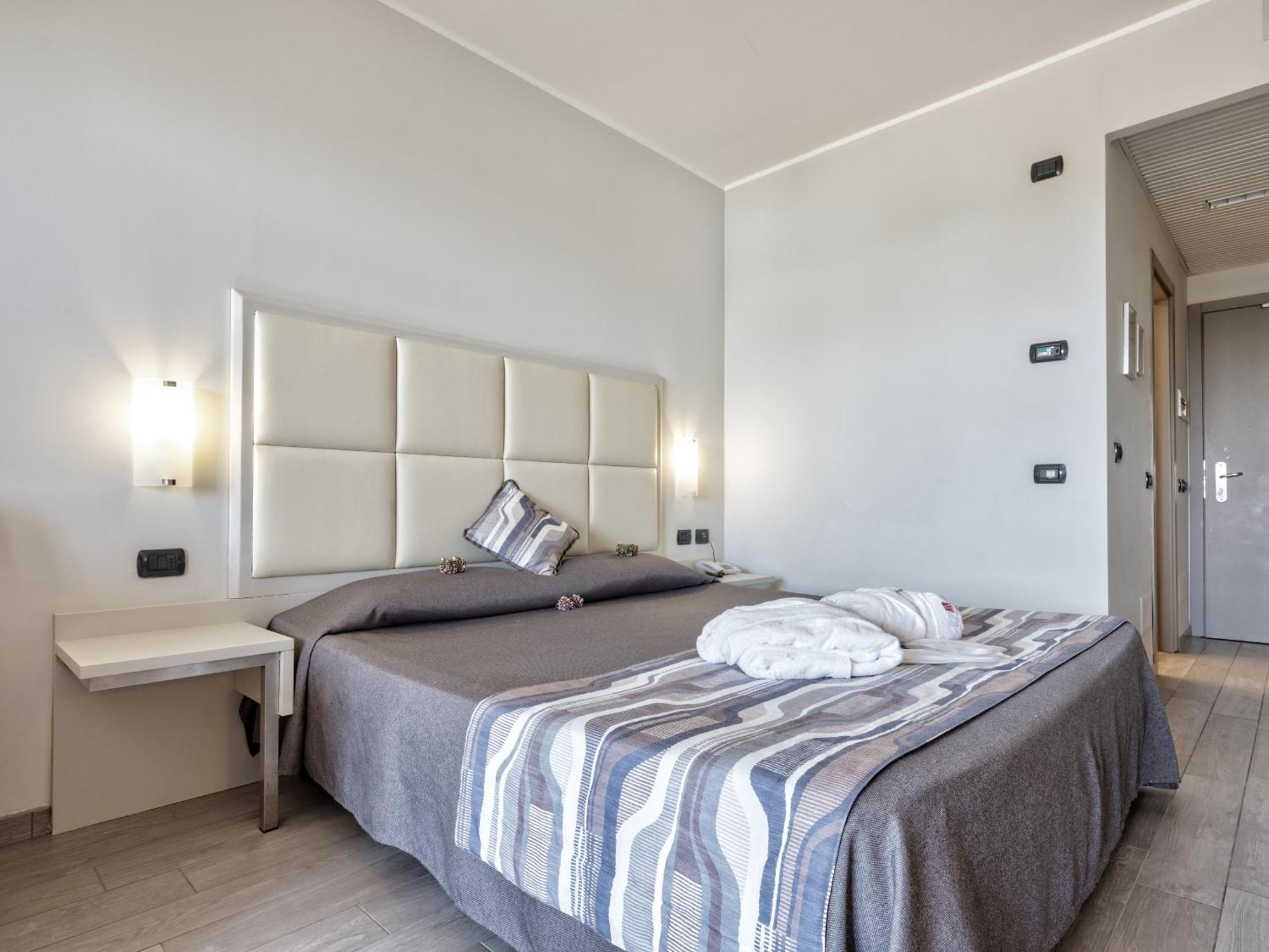 Double or Twin Room with Balcony/Terrace