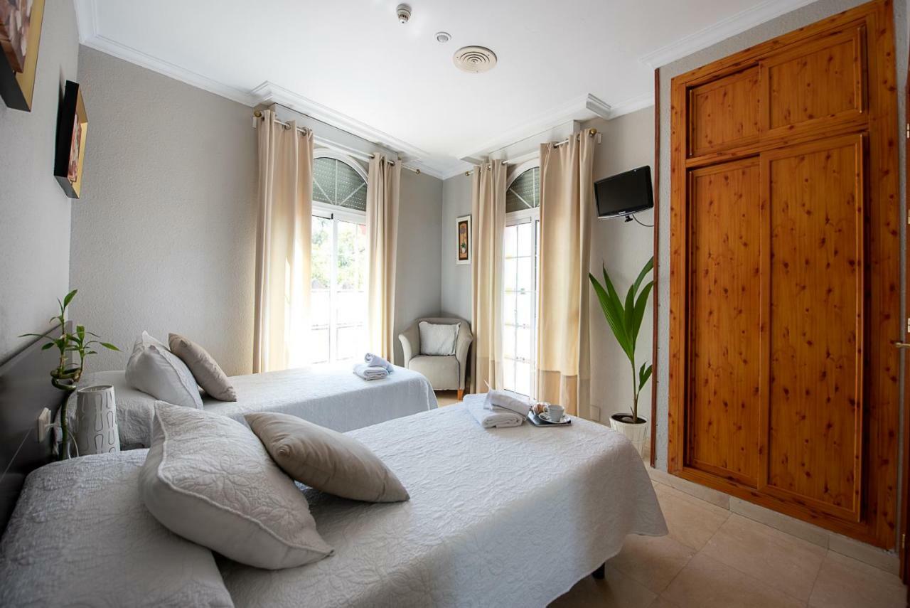 Double or Twin Room Private Bathroom