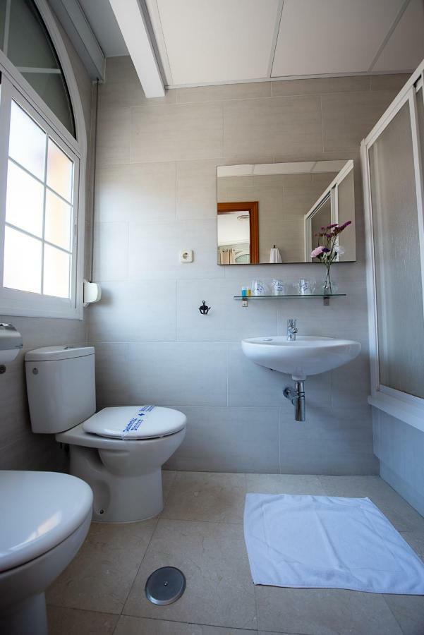 Double or Twin Room Private Bathroom