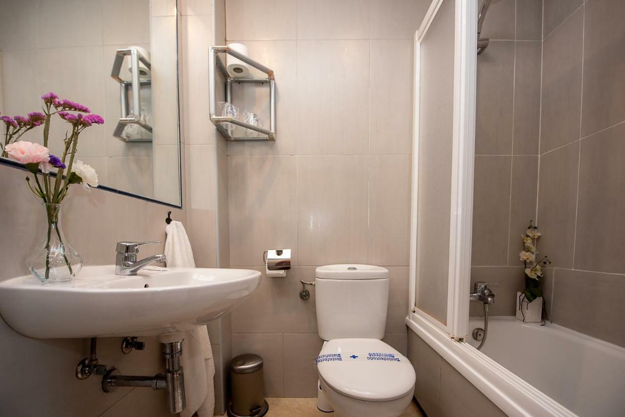 Single Room Private Bathroom