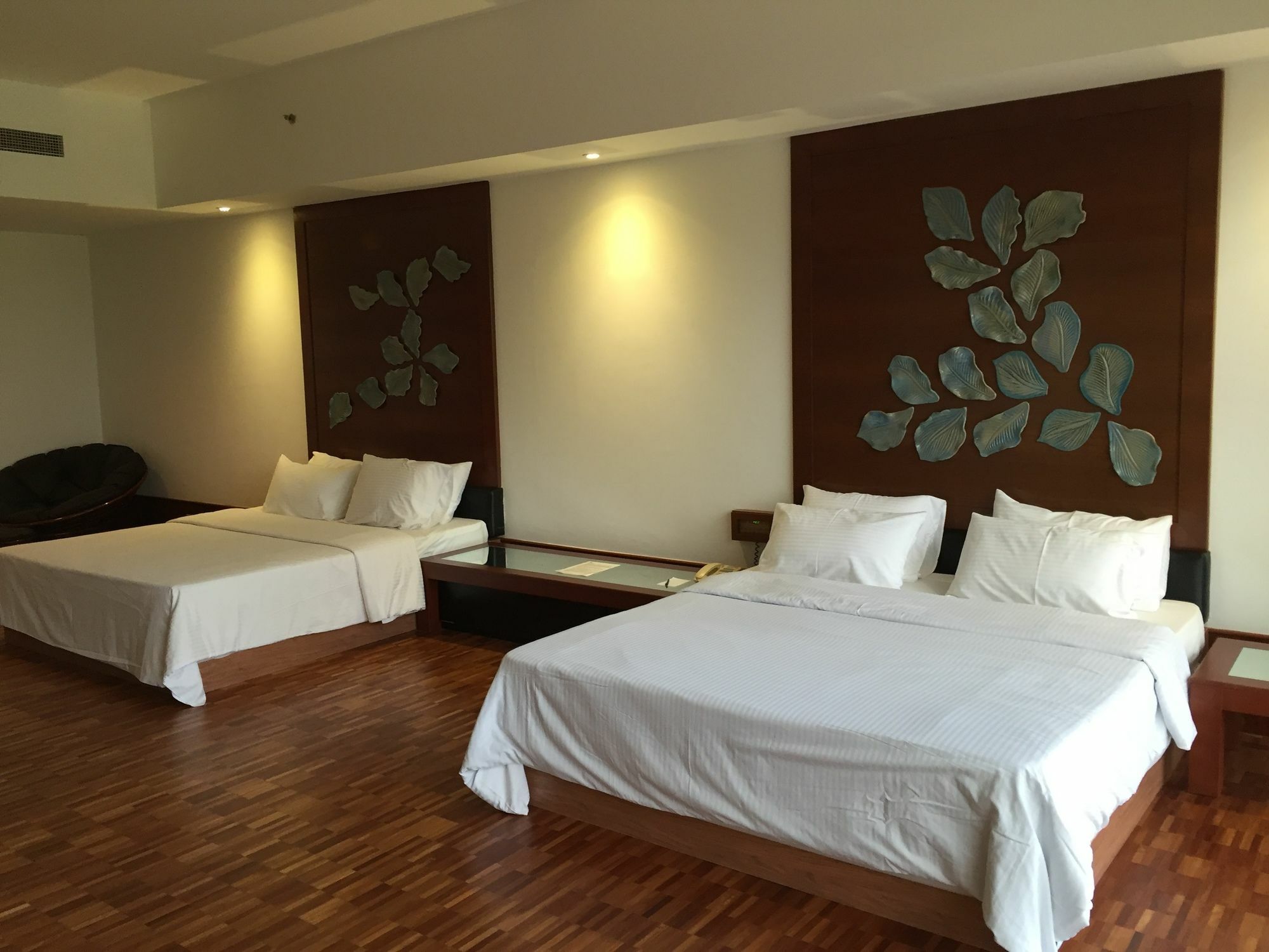 Standard Family Room,846419180:JPEG