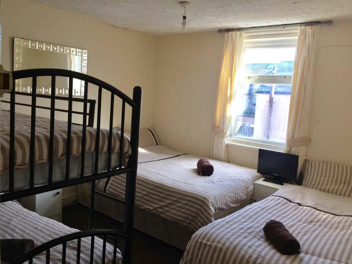 Family Room with Shared Bathroom,862367498:JPEG