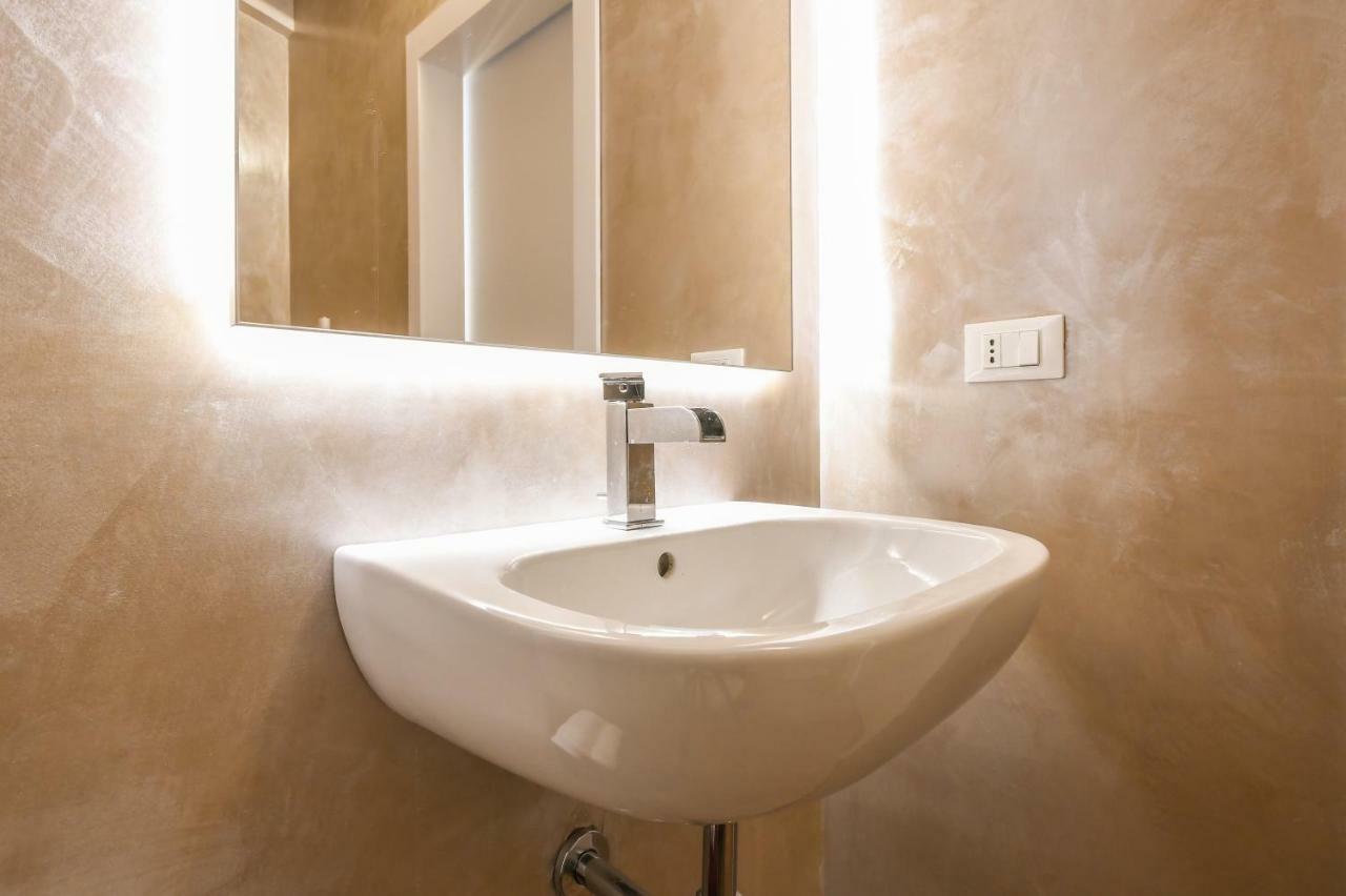 Chambre Double de Luxe - Vue Latérale sur Lac