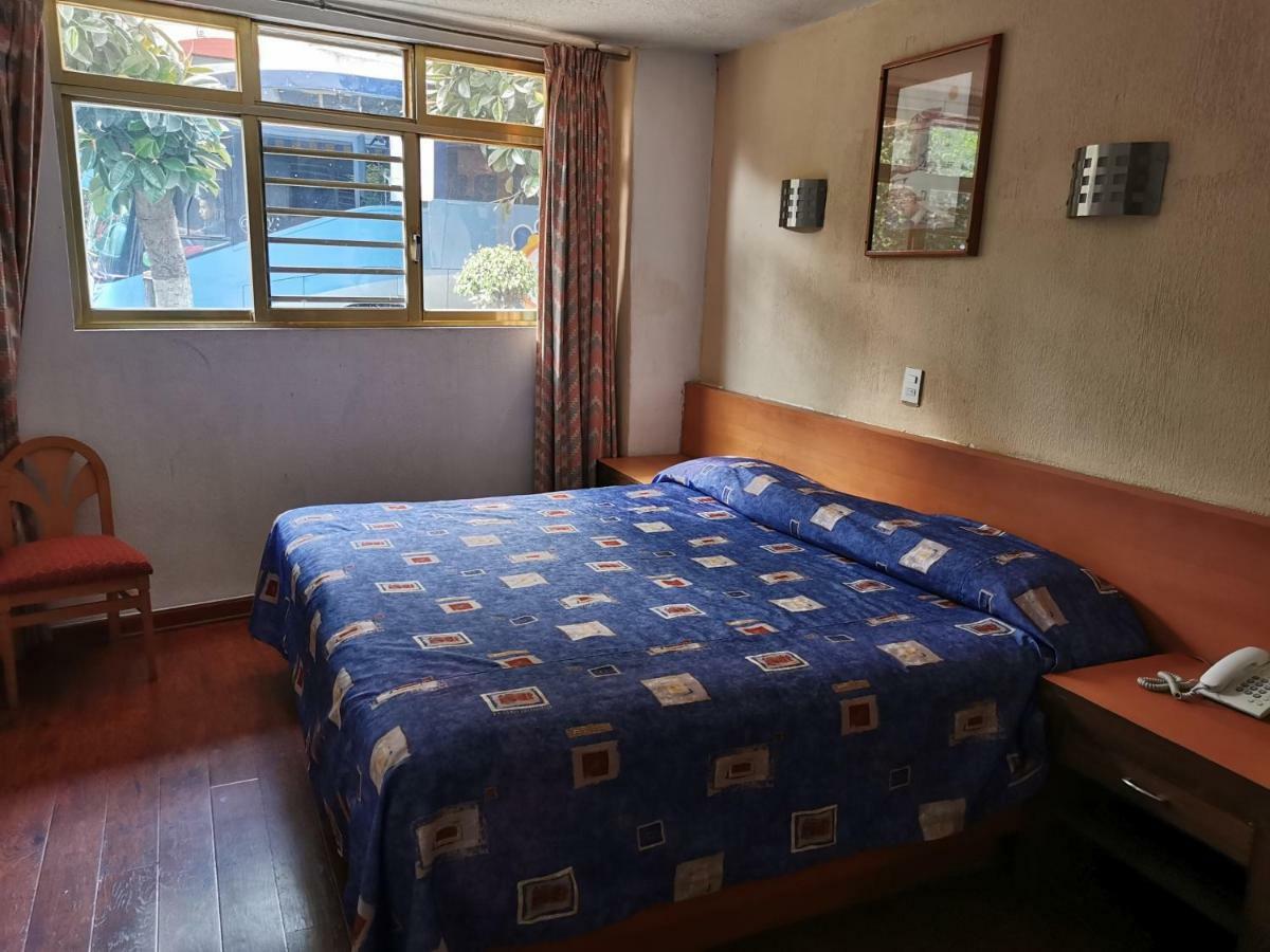 Standard Queen Room
