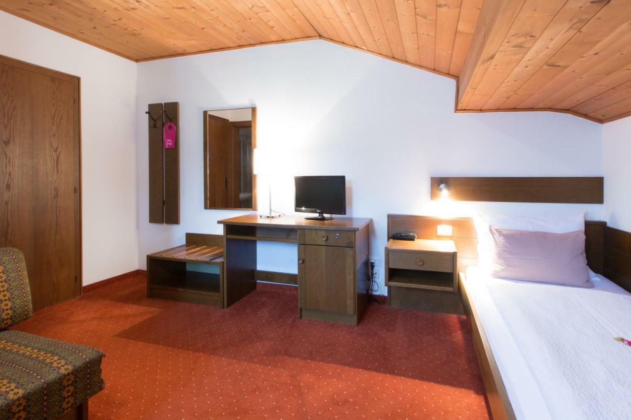 Single Room,906998887:JPEG