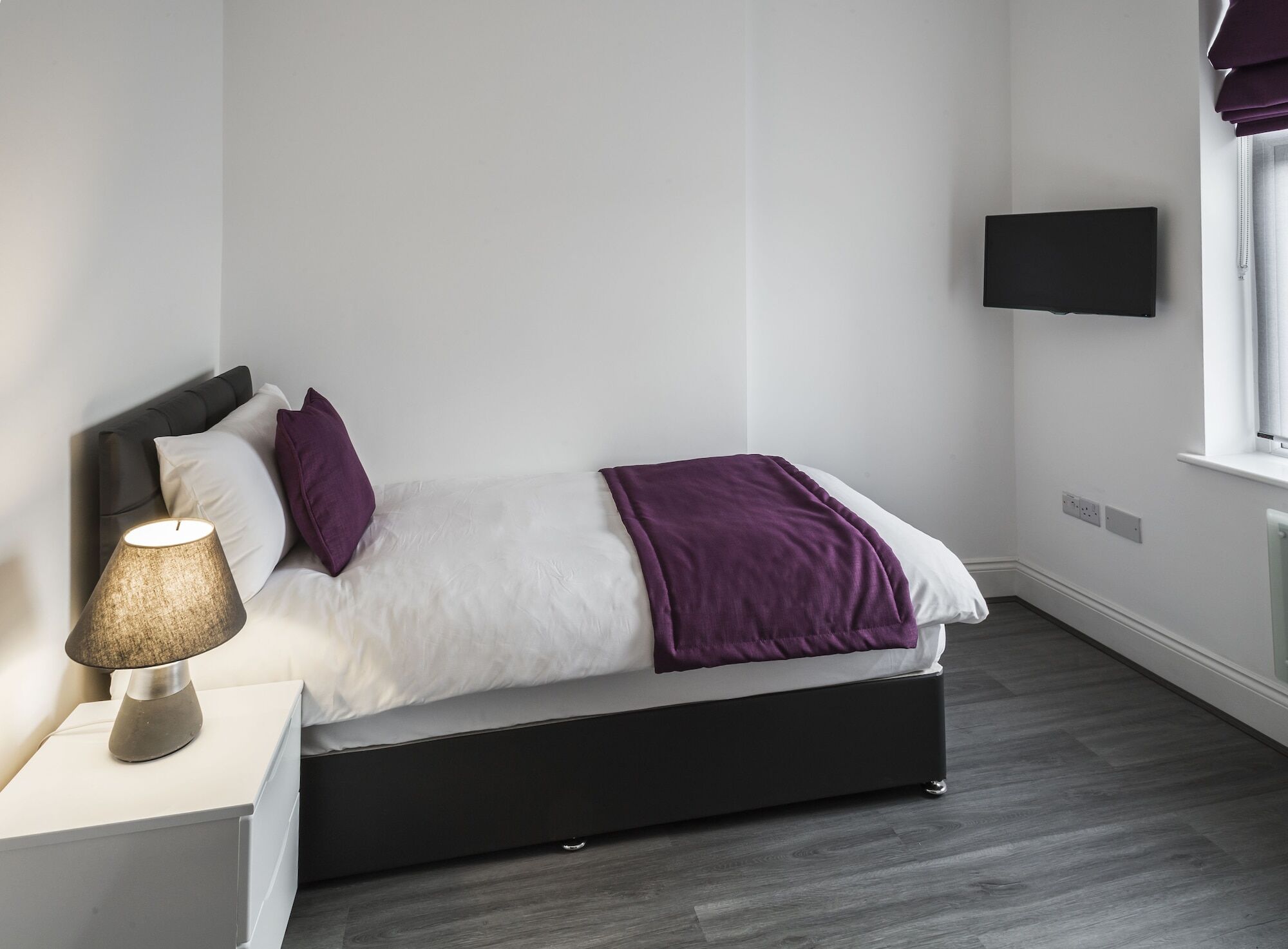 Quarto Individual com Banheiro Compartilhado e Cozinha Compartilhada