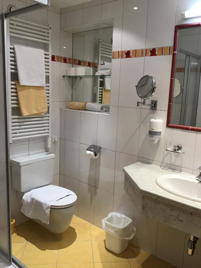 Family Room with Balcony,1746944507:JPEG