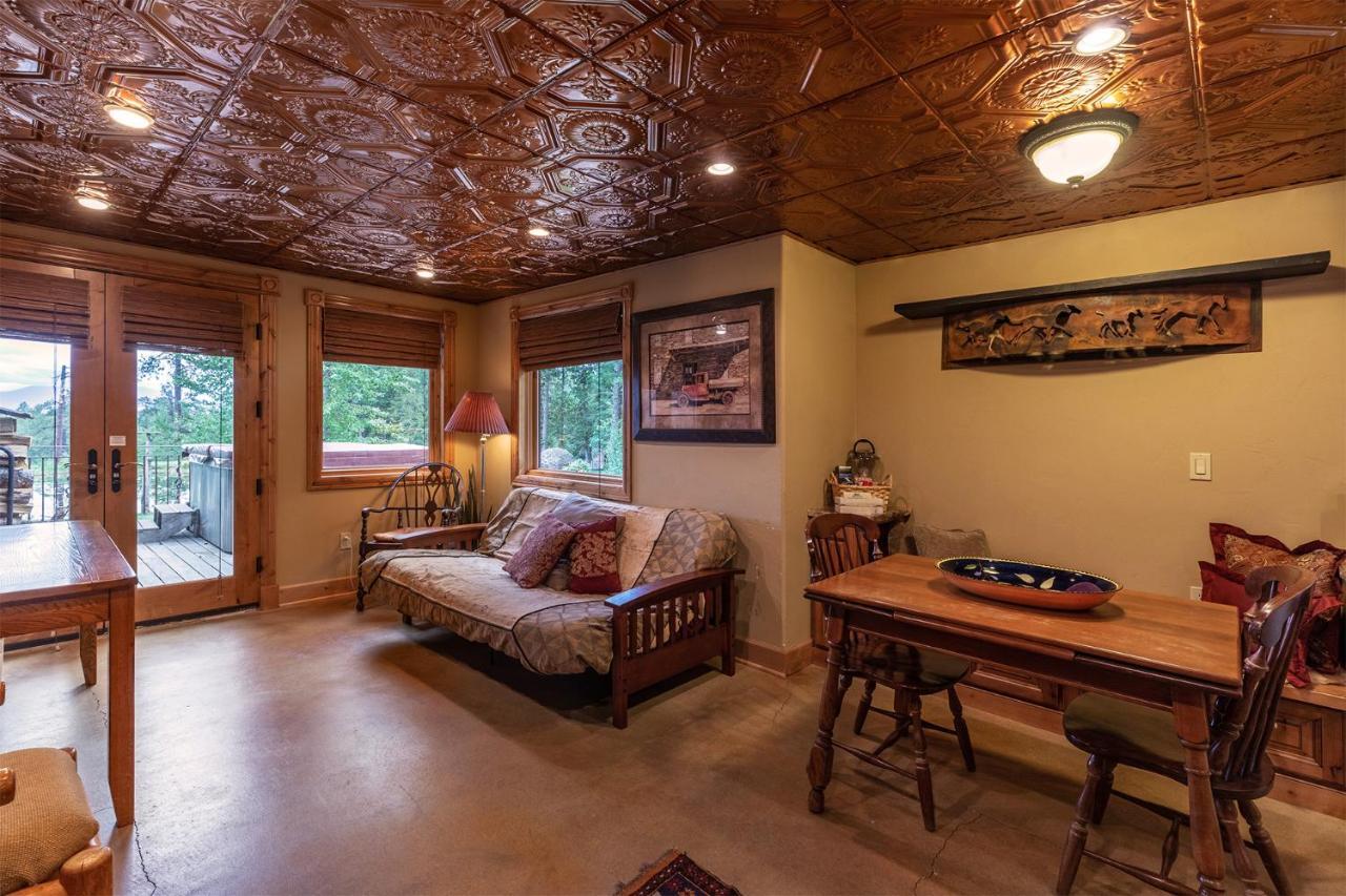 Syringa Suite