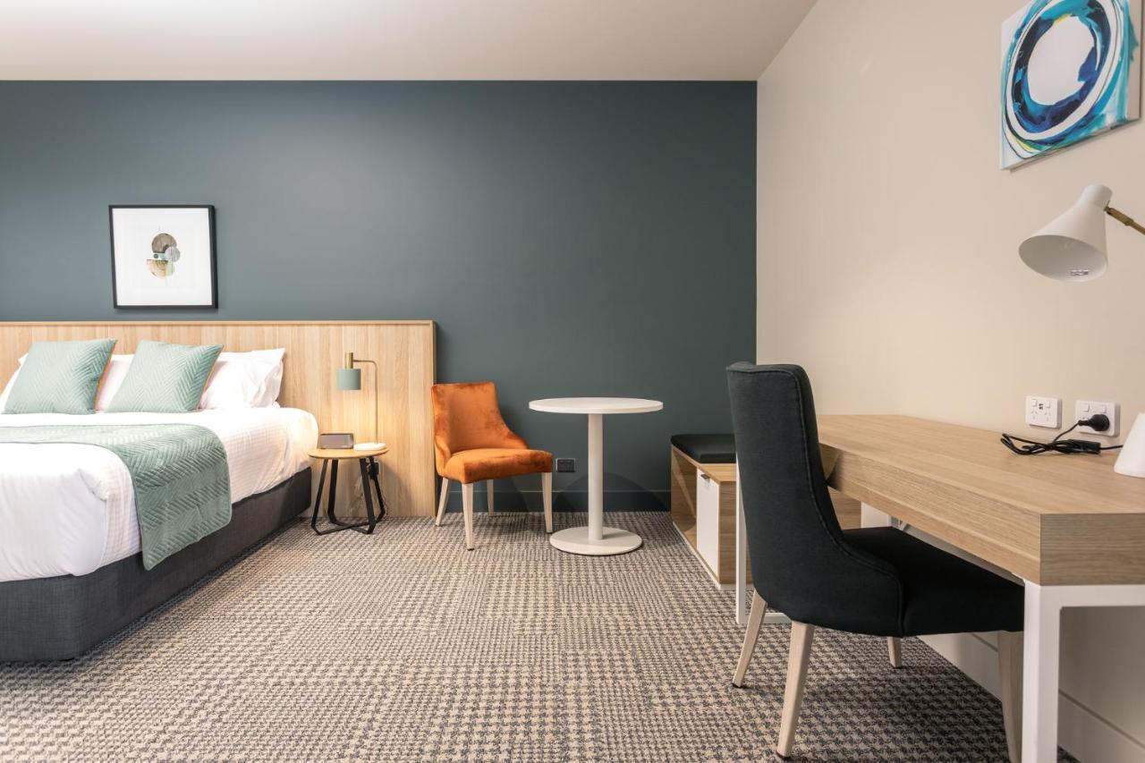 Superior Connecting Room