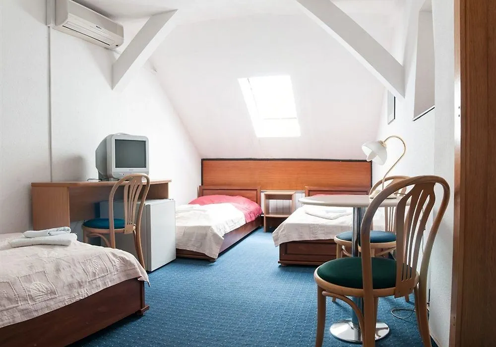 Hotel Fortuna-1