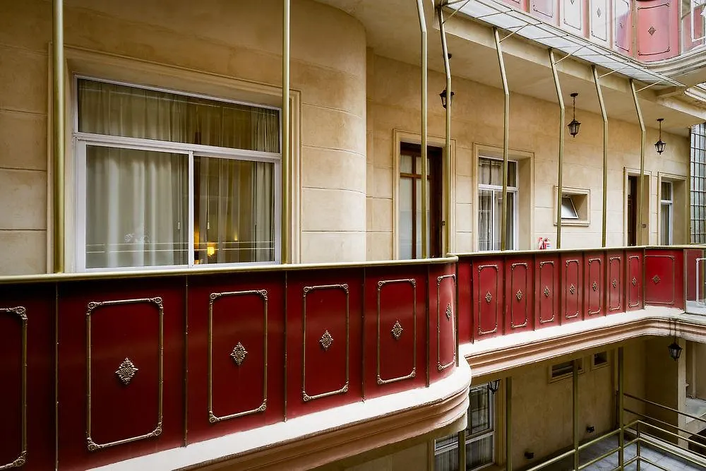 D' Artist Hotel-1