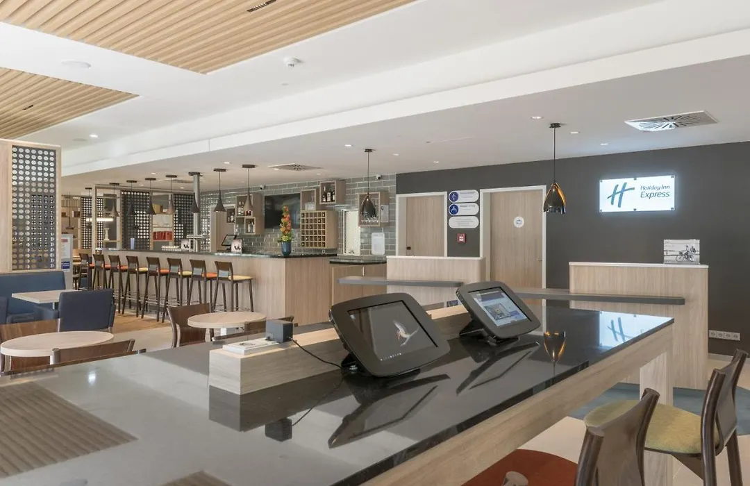 Holiday Inn Express - Frankfurt City - Westend, An Ihg Hotel-1