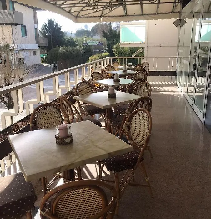 Hotel Riviera-1